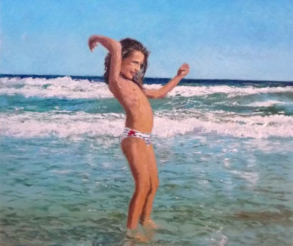 Retrato al oleo de una niña jugando en la playa pintado por encargo por Rubén de Luis