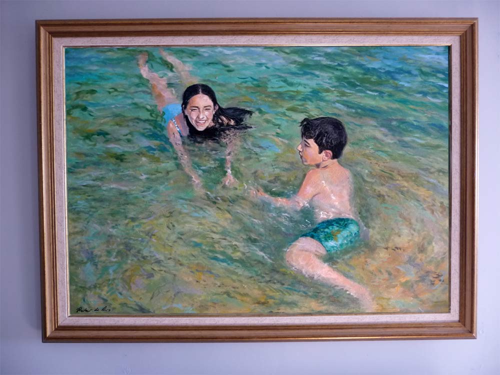 Cuadro de unos niños en el mar de Jávea pintado por Rubén de Luis